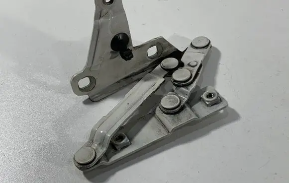 Seat Altea Engine bonnet/hood hinges 5P0823302B