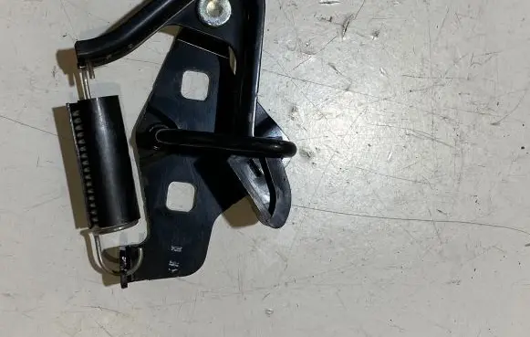 Ford Mustang VI Loading door lock loop/hook striker EJ7VA 54404B12