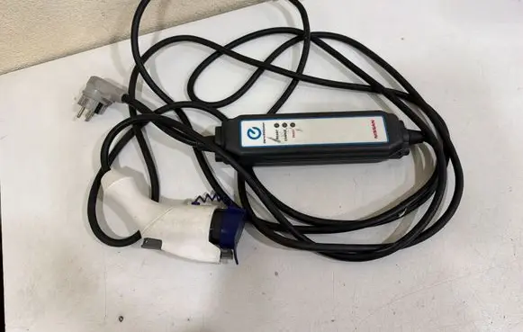 Nissan Leaf I (ZE0) Electric car charging cable