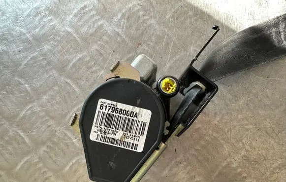 Nissan Juke I F15 Front seatbelt 617968000A