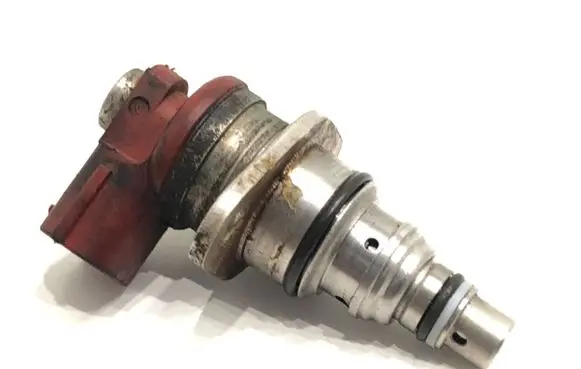 Toyota Avensis Verso Fuel pressure regulator 