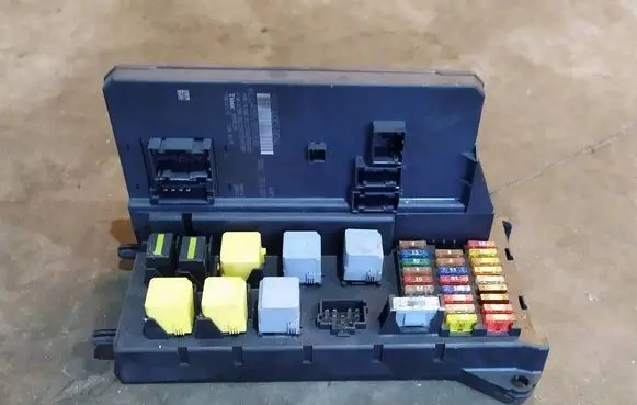 Mercedes-Benz Sprinter W906 Central body control module A9069006501