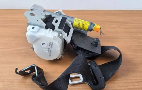 Mercedes-Benz E AMG W212 Rear seatbelt 34088404D A061213