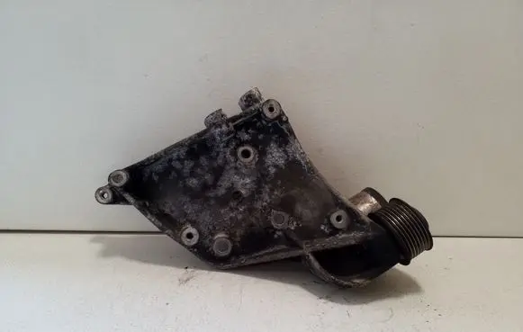 Suzuki Grand Vitara II A/C compressor mount bracket 9511167J00