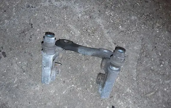 Peugeot 407 Brake caliper pad carrier rear 4076