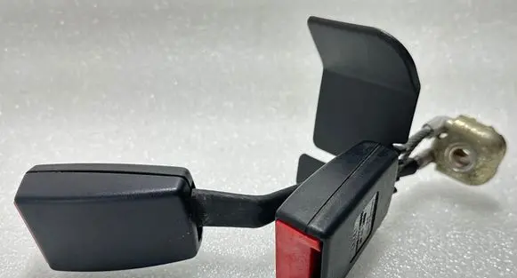 Audi A4 S4 B5 8D Middle seatbelt buckle (rear) 4B0857797