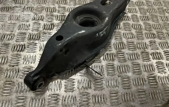 Maserati Ghibli Rear upper control arm/wishbone 670036580