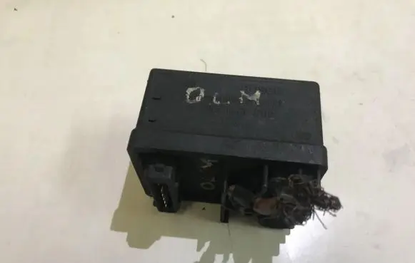 Peugeot 206 Glow plug pre-heat relay 0281003009