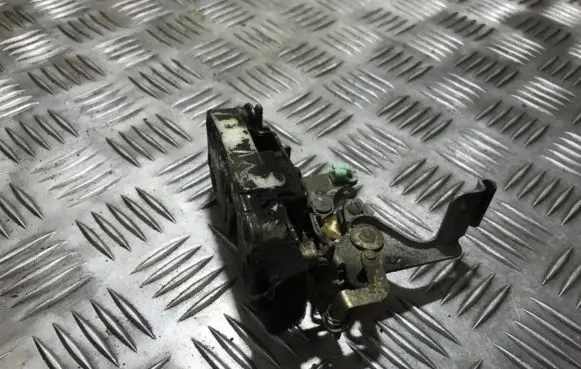 Mitsubishi Lancer Rear door lock