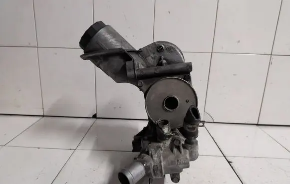 Honda Civic Oil filter mounting bracket