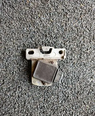Opel Astra F Ignition amplifier control unit 90243630
