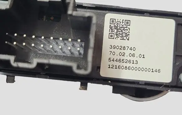 Opel Astra K ESP (stability program) switch 39028740