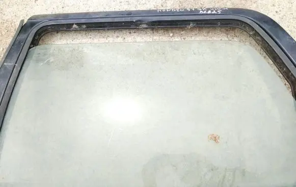 Ford Mondeo MK II Rear door window glass