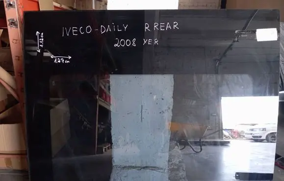 Iveco Daily 35.8 - 9 Rear side window