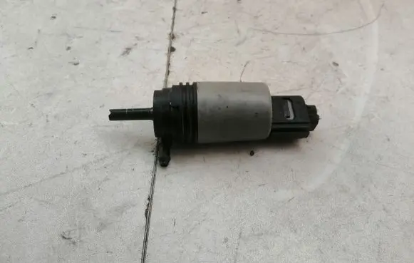 BMW 3 E90 E91 Windscreen/windshield washer pump 67126934159 23557610