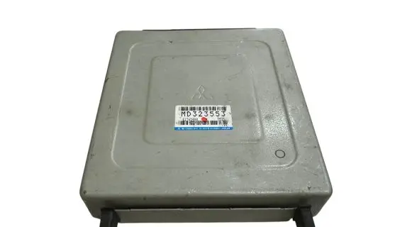 Mitsubishi Space Wagon Engine control unit/module MD323553 E2T65480