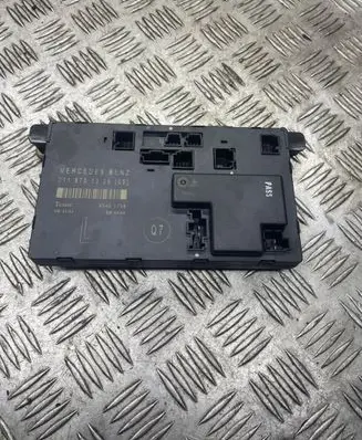 Mercedes-Benz E W211 Door control unit/module 2118701326 00401708