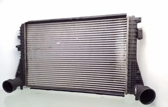 Volkswagen Touran I Intercooler radiator 1K0145803