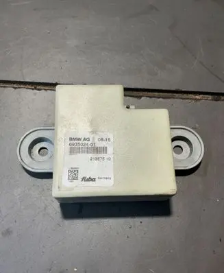 BMW 1 E81 E87 Aerial antenna amplifier 6935024 21367510 11896900