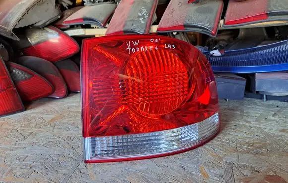Volkswagen Touareg I Rear/tail lights 28258002 7L6945096K