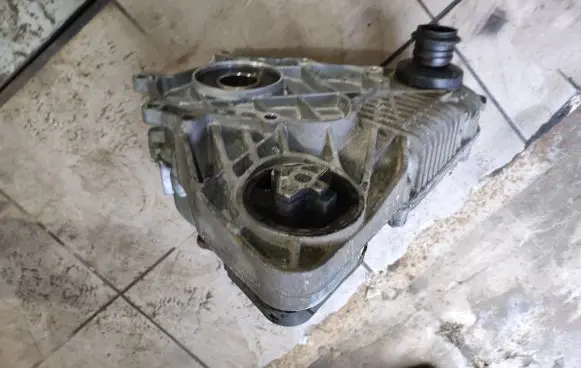 BMW X5 E70 Gearbox transfer box case 7643762 7643758 12235C0832