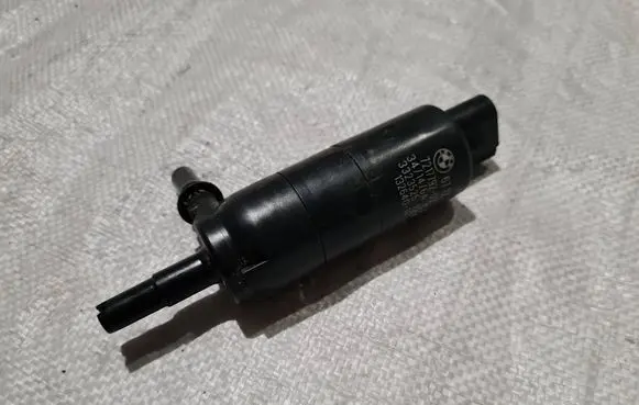 BMW 4 F32 F33 Headlight washer pump 7217792