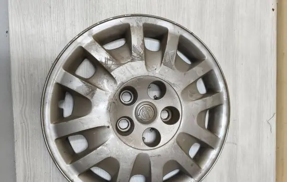 Chrysler Voyager R16 wheel hub/cap/trim 04766336AA