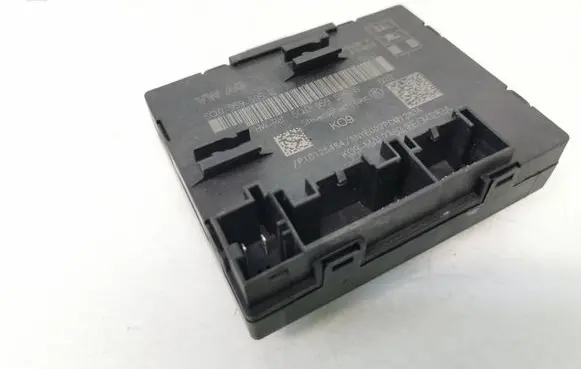 Volkswagen PASSAT B8 Door control unit/module 5Q0959595B 959595