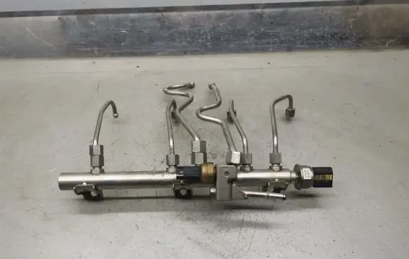 BMW 1 E81 E87 Fuel main line pipe 7537319 753731905 7562474