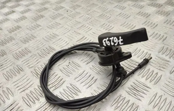 Engine bonnet (hood) release handle