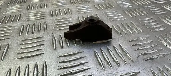Jeep Grand Cherokee Fuel Injector clamp holder 