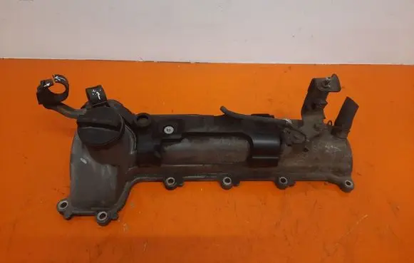 Toyota Yaris Rocker cam cover 