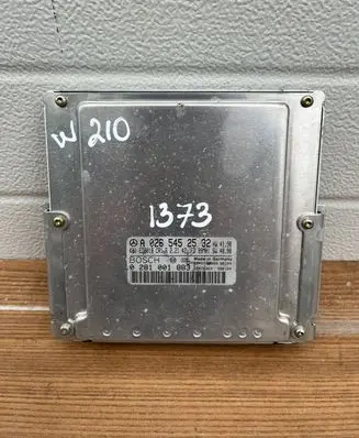 Mercedes-Benz E W210 Engine control unit/module A0265452532 0281001883