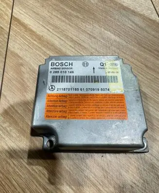 Mercedes-Benz CLS C219 Airbag control unit/module 0285010146 2118701185