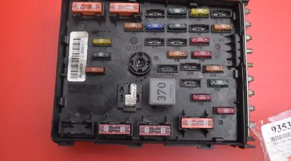 Volkswagen PASSAT B6 Fuse box set 3C0937125