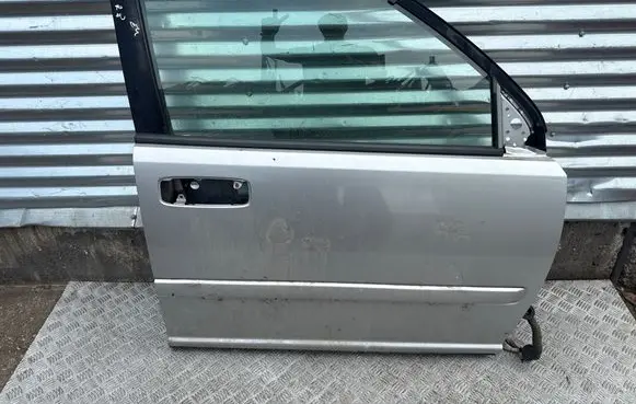 Nissan X-Trail T30 Front door
