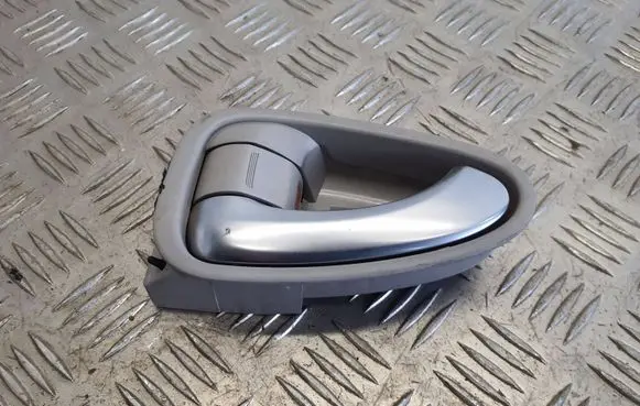 Toyota Avensis T270 Front door interior handle