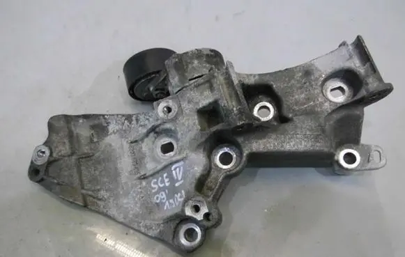 Renault Scenic III - Grand scenic III Generator/alternator bracket 
