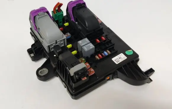 Opel Insignia A Fuse module 13277319