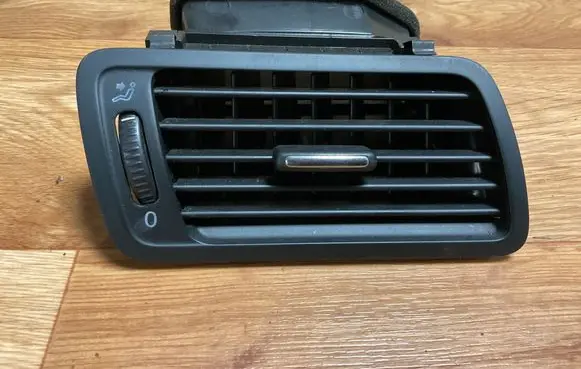 Volkswagen PASSAT B6 Dashboard side air vent grill/cover trim 3C1819702E T002437511 P0108667