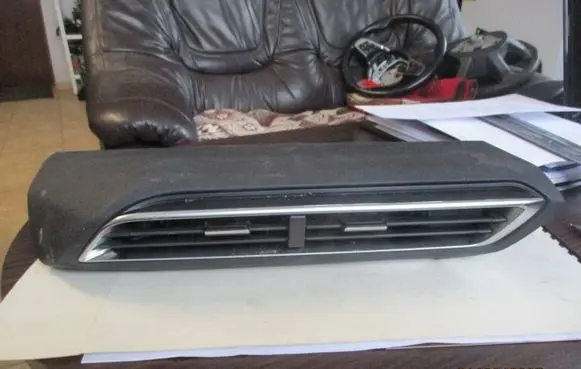 Peugeot 5008 II Dash center air vent grill 16087807 D0323114 173118267