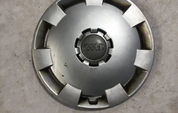 Audi A6 S6 C5 4B R16 wheel hub/cap/trim 8P0601147A