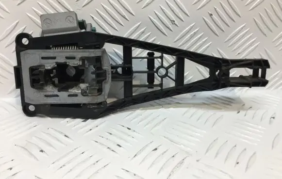 Opel Astra H Front door exterior handle/bracket 24463526