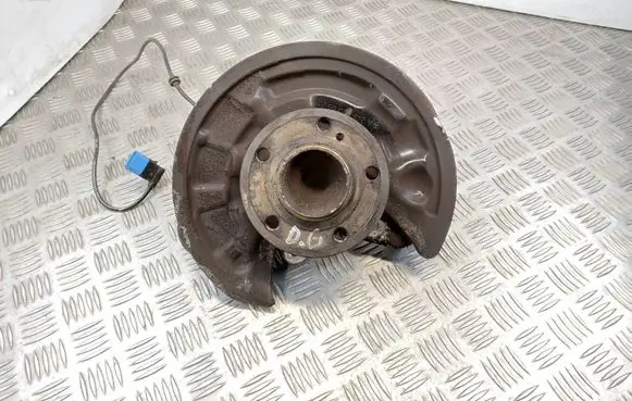 Mercedes-Benz B W246 W242 Rear wheel hub A2469230520