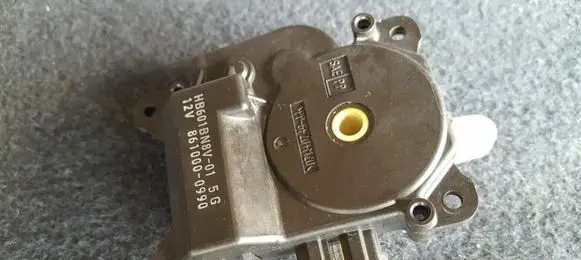 Mazda 3 I Air flap motor/actuator 8610000990