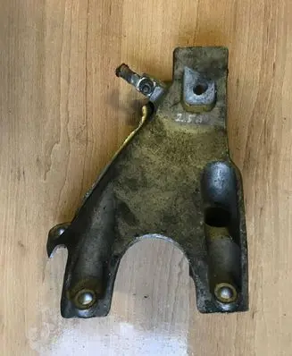 BMW 5 E60 E61 Engine mounting bracket 6770940 13807410