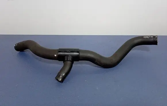 Engine coolant pipe/hose
