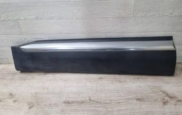 Hyundai Santa Fe Front door trim (molding) 87721S1100