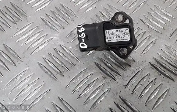 Volkswagen Tiguan Exhaust gas pressure sensor 038906051C 0281002401