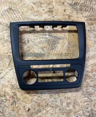 Skoda Yeti (5L) Radio/GPS head unit trim 5L0858069L